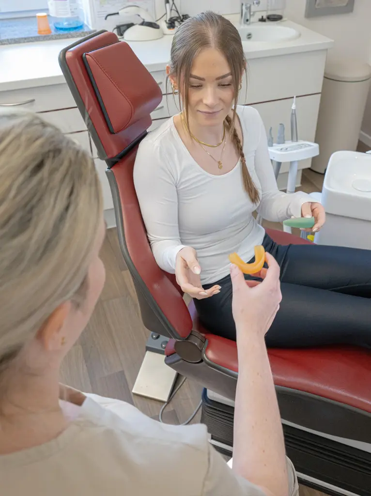 Dentosophie-Beratung bei Dr. Riedl in Tittling mit Balancer-Anwendung
